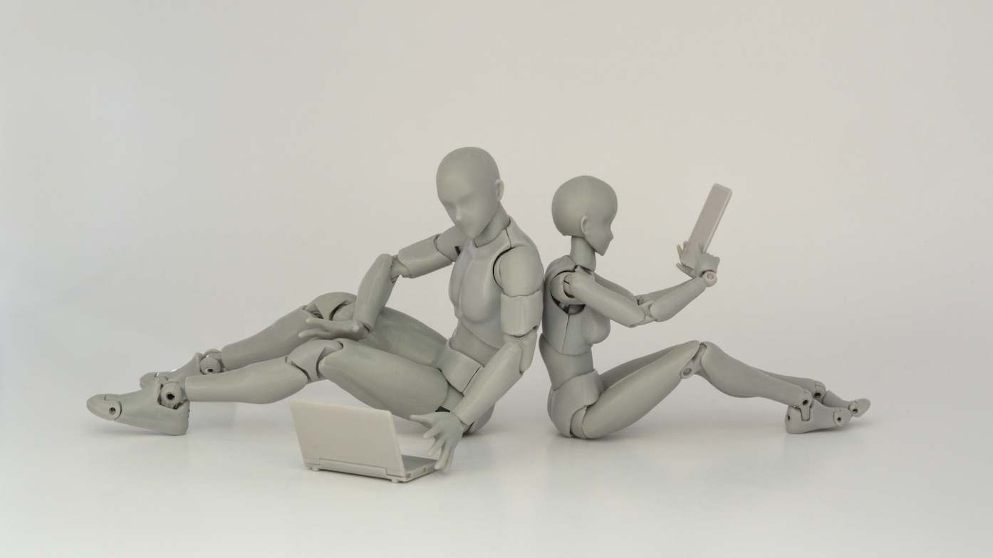 Robot models back-to-back using electric devices Robot models back-to-back using electric devices